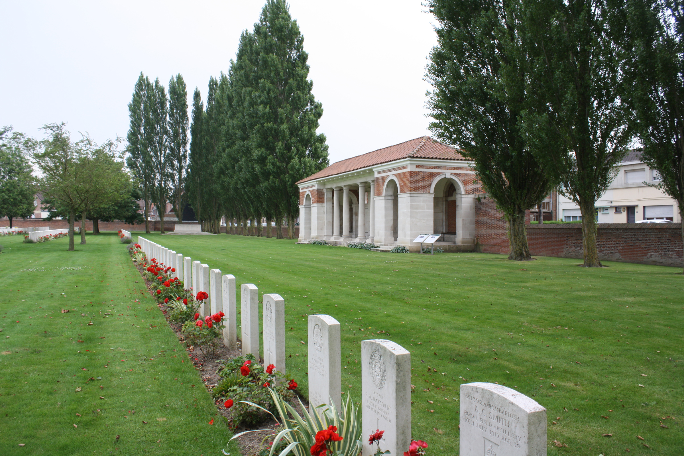 CITE BONJEAN MILITARY CEMETERY, ARMENTIERES